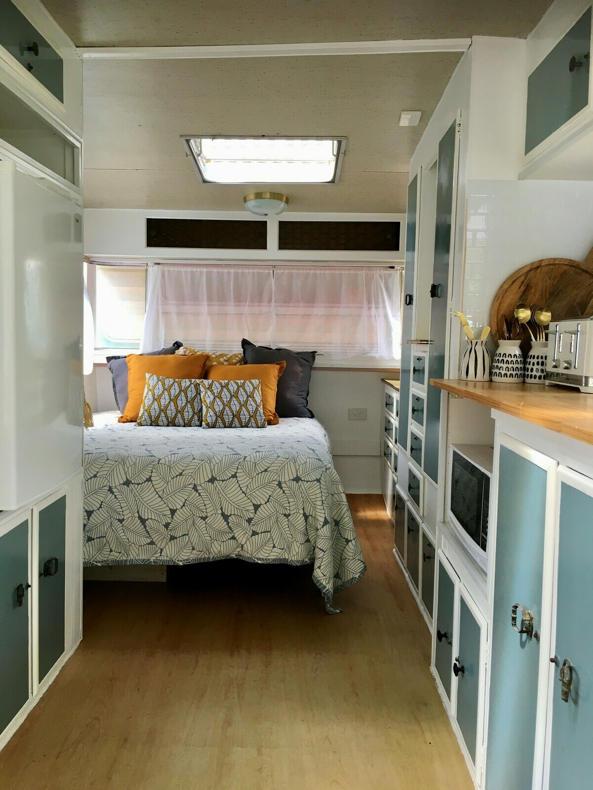 Frankie the glamour van photo 6