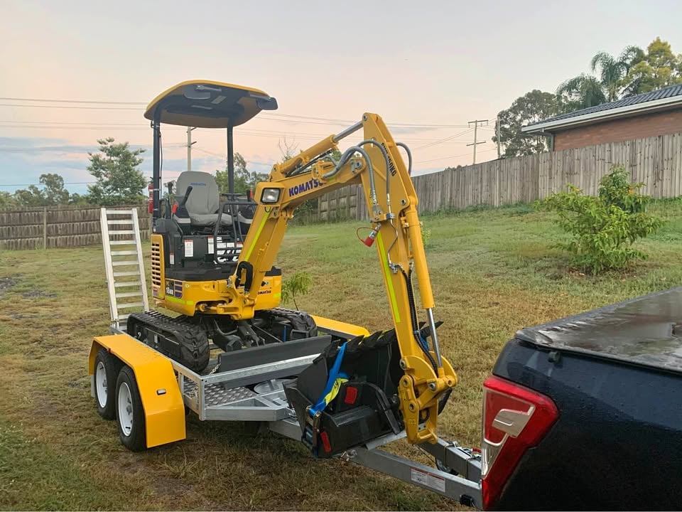 Dry hire 1.8 ton Excavator photo 3