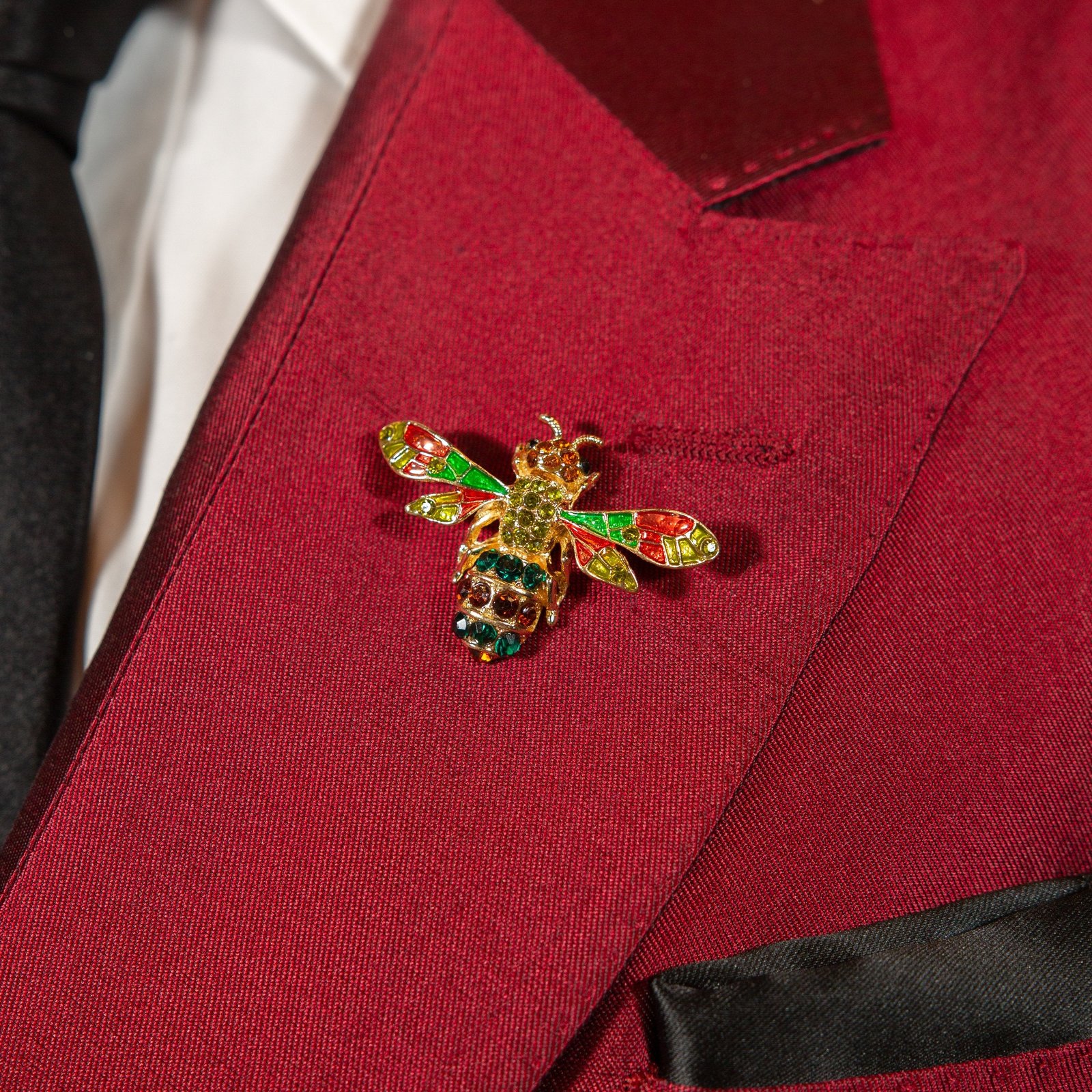 Hire Ryan Bee Pin Red/Green photo 2