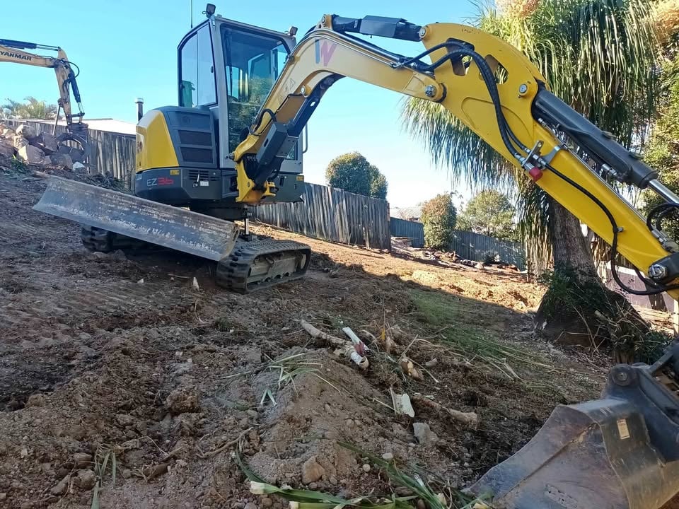 Excavator hire with operator photo 4