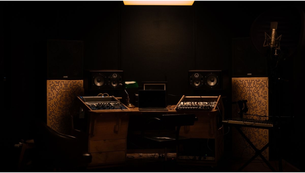 EXCLUSIVE RECORDING STUDIO, BRUNSWICK photo 2
