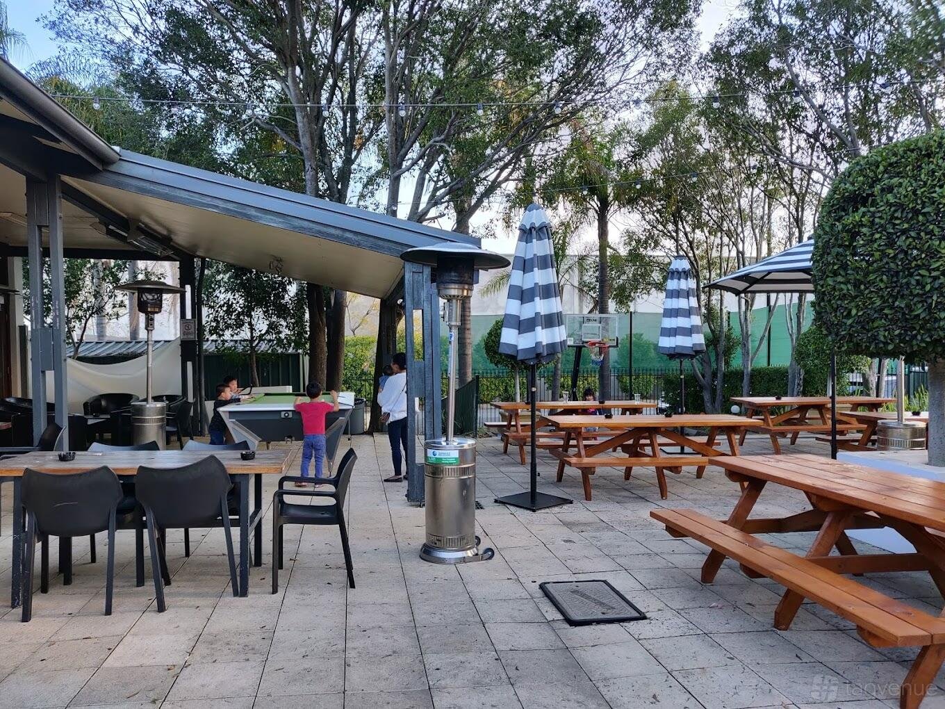 Front Patio at The High Flyer photo 10