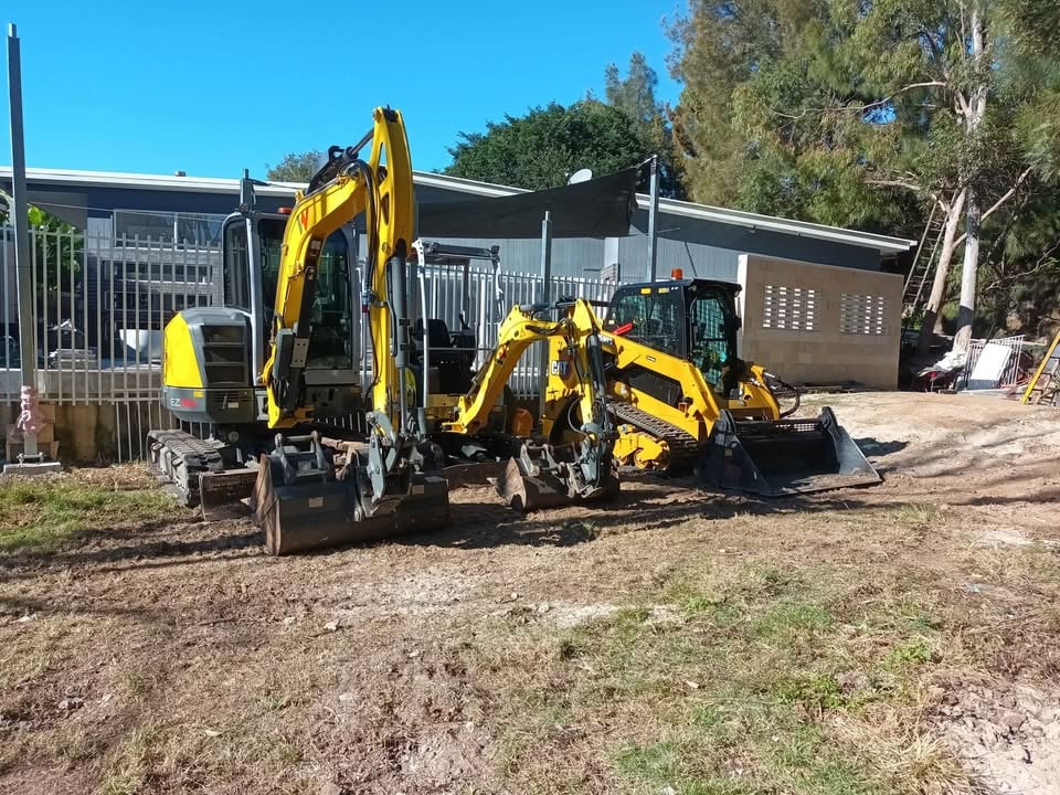 Excavator hire with operator photo 2