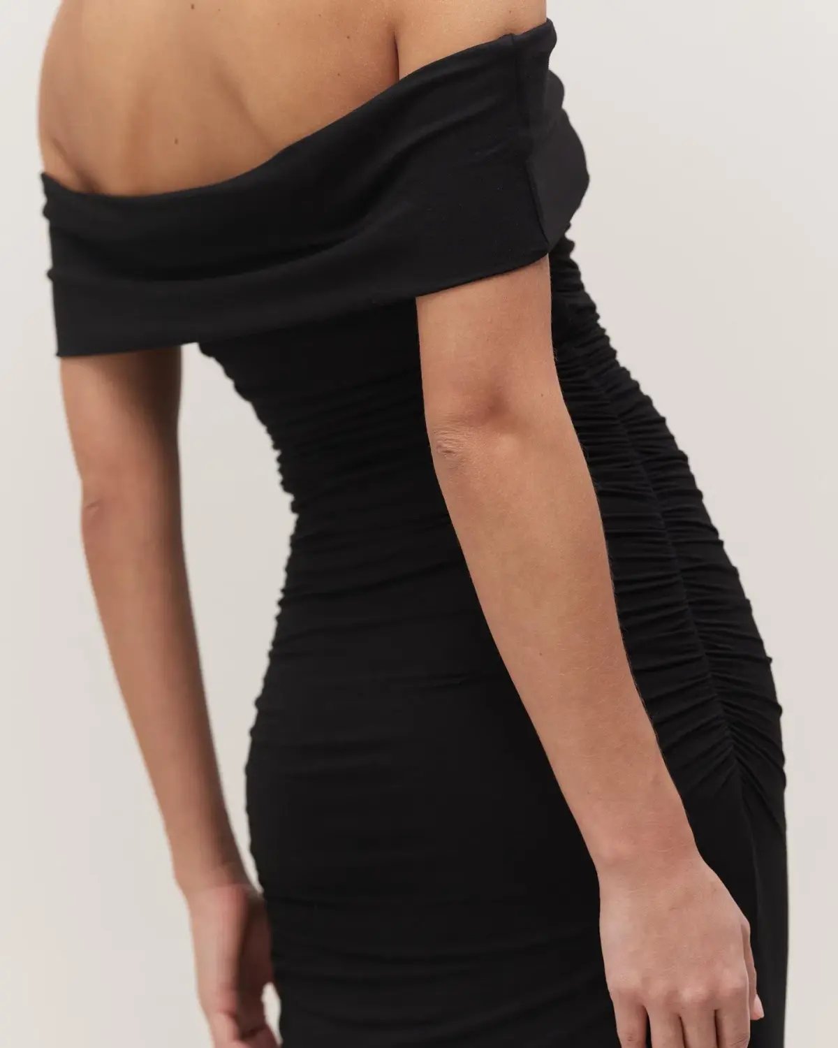 Minima Esenciales Milana Off Shoulder Ruched Maxi Dress Black Size 8 photo 4