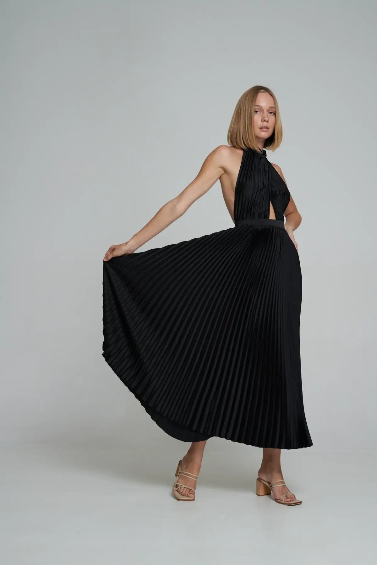 L'Idee Renaissance Gown Noir Size 10 photo 2