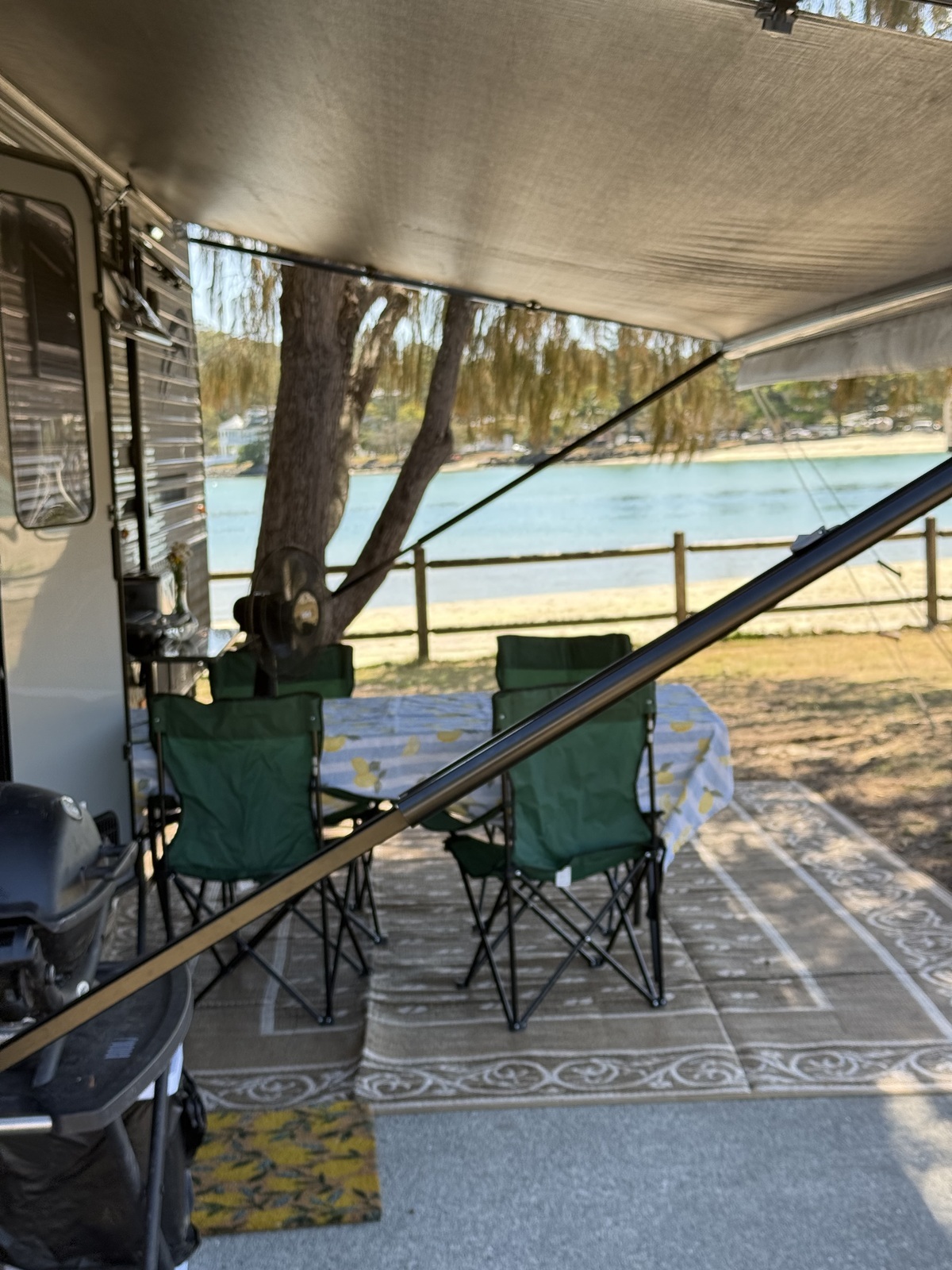 SUMMER HOLIDAY DREAMING WITH FULL SET UP TRIPLE BUNK - BLACK BETTY - BOOK ME FOR A MONTH IN JAN 2026'! photo 3