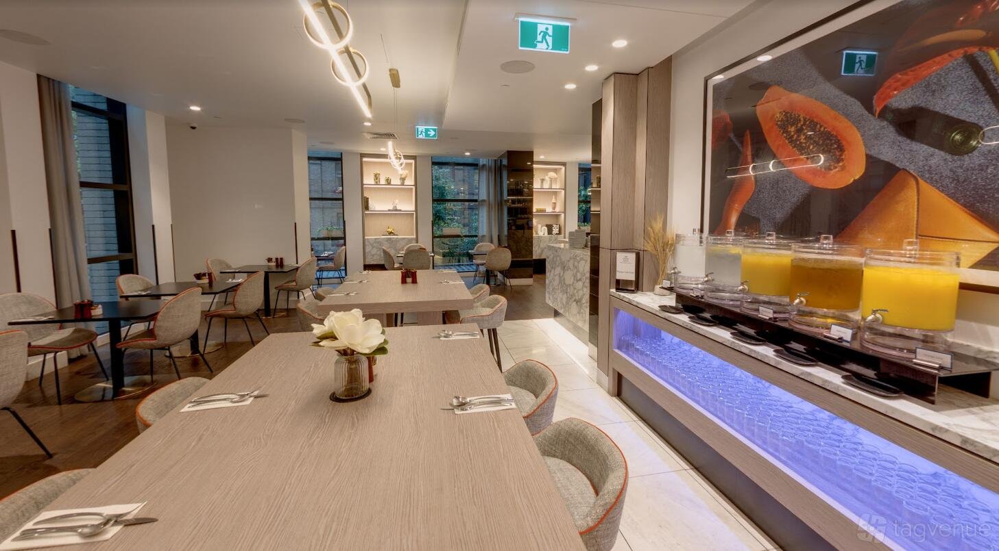 La Bella Trattoria & Bar at Crowne Plaza Sydney Darling Harbour photo 6