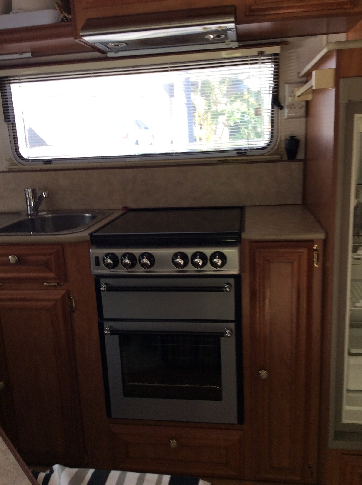 Great comfortable holday van photo 14