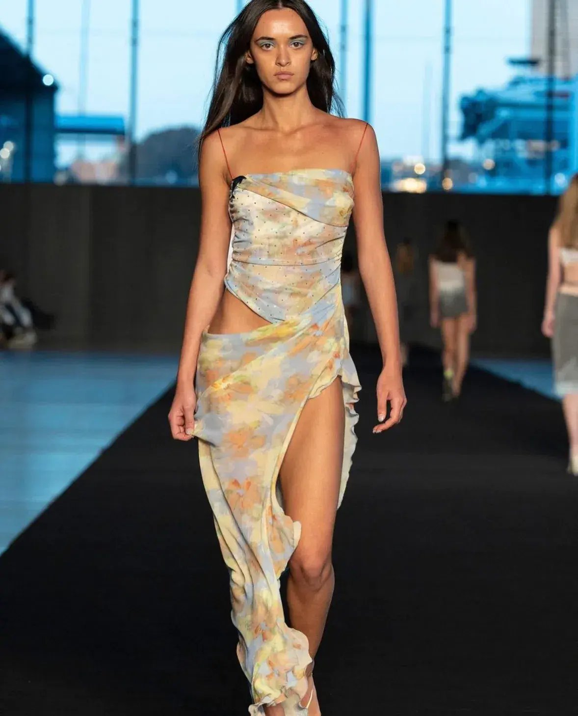 Bec & Bridge Zephy Asym Midi Dress Floral Size AU 8 photo 2