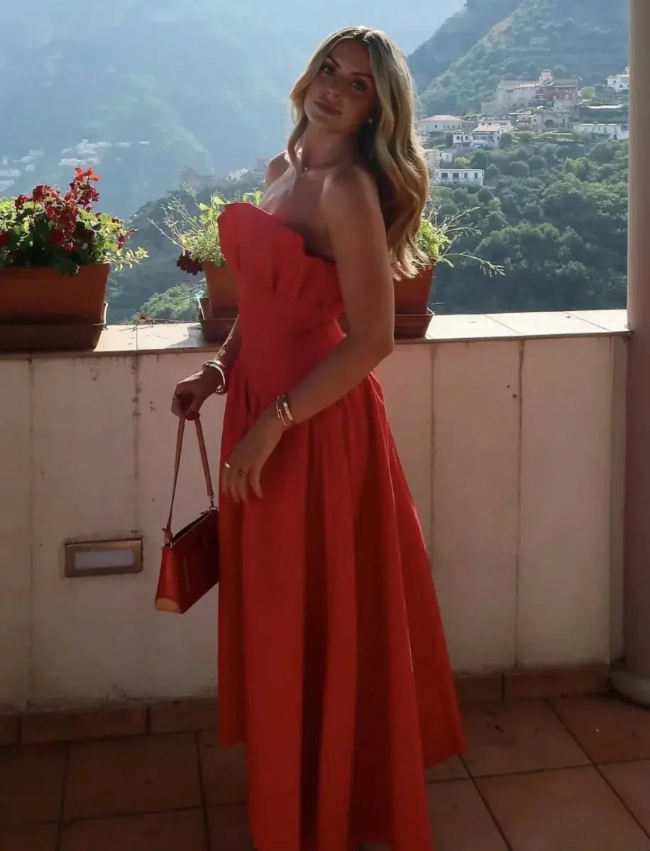 Laurel Gown Red Size 6 photo 4