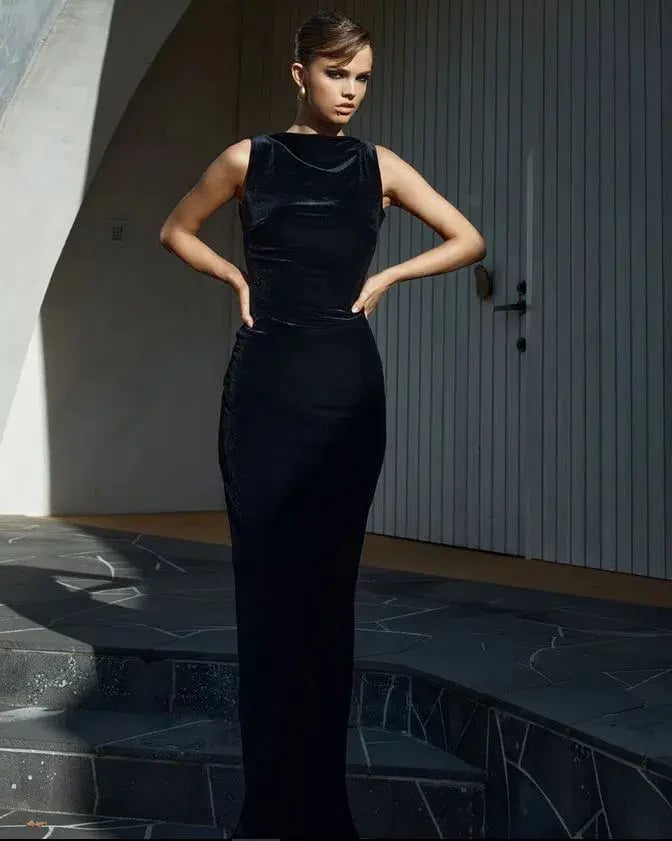 Verona Gown in Black Velvet size 10 photo 2