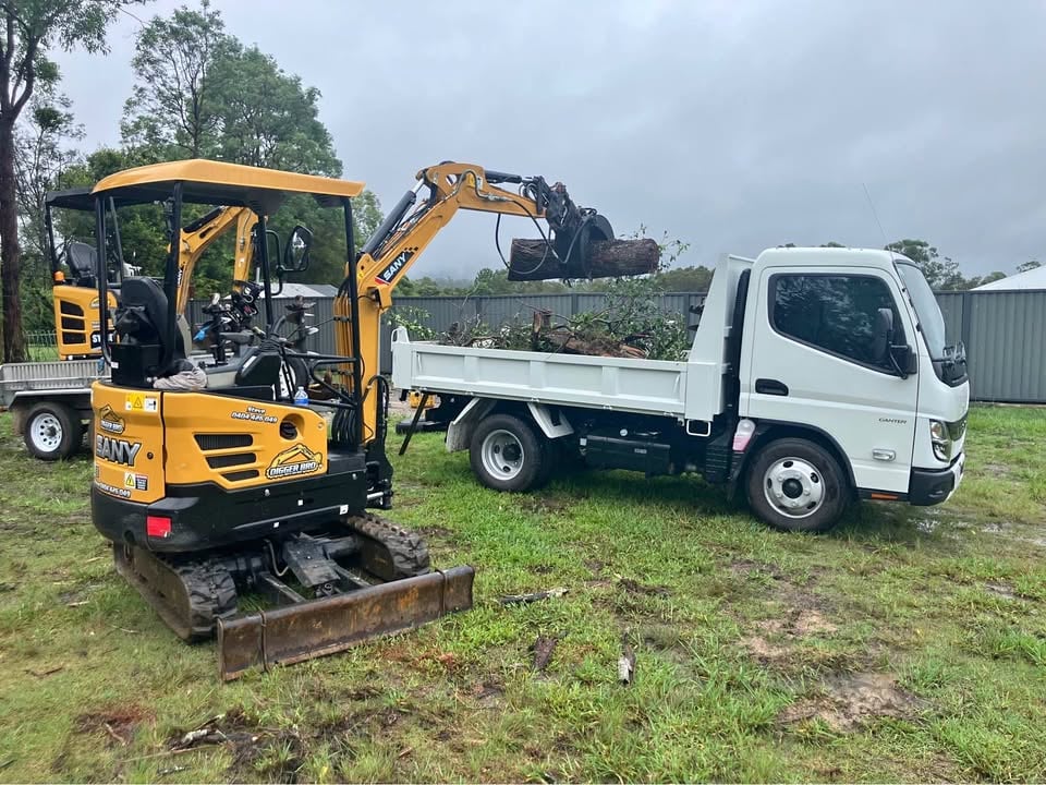 Digger hire with all the gear photo 5