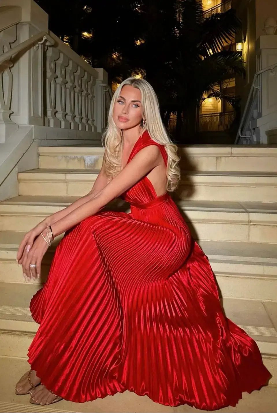 L'idee Gala Gown Red Size 6 photo 6
