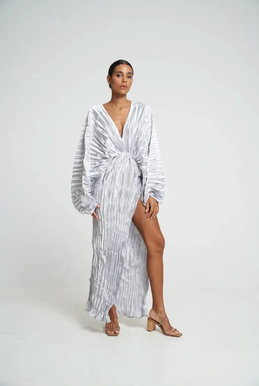 L'idee De Luxe Gown in Metallic Size AU 8 photo 6