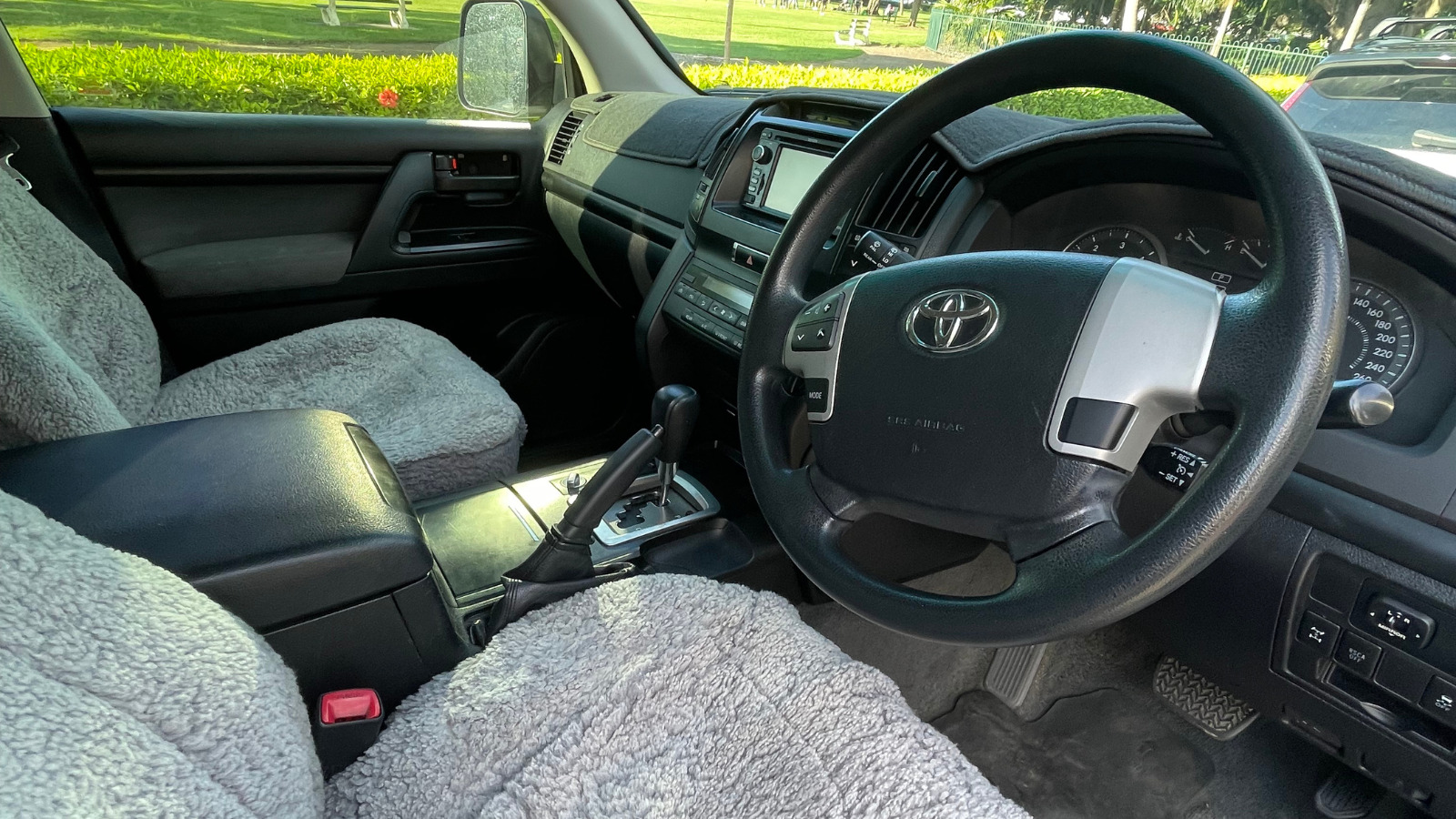 4WD Toyota Landcruiser V8 Tow Vehicle 200 Series 8-Seats 😎 photo 9