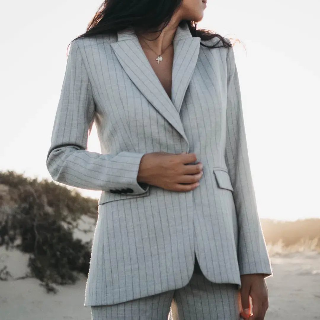 Farage Dylan Woolblend Suit in Gray Pinstripe Size 6 photo 2