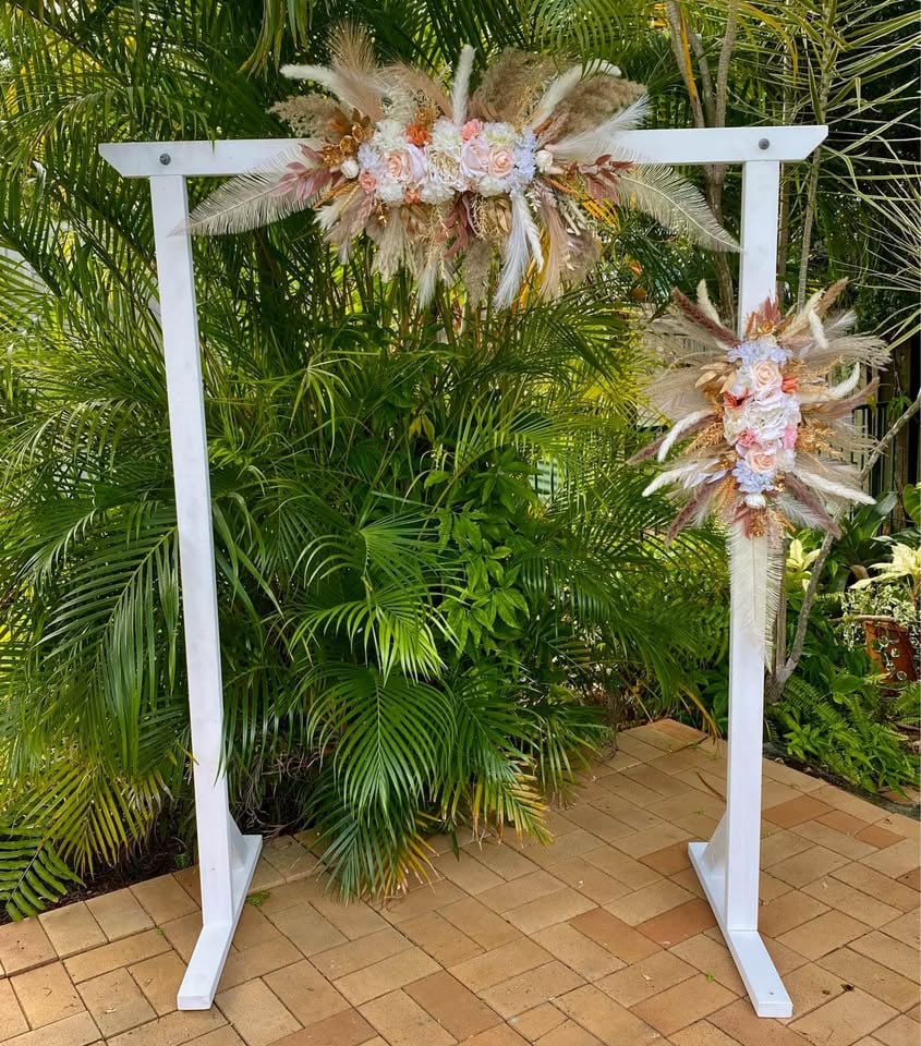 Floral arrangements for hire photo 4