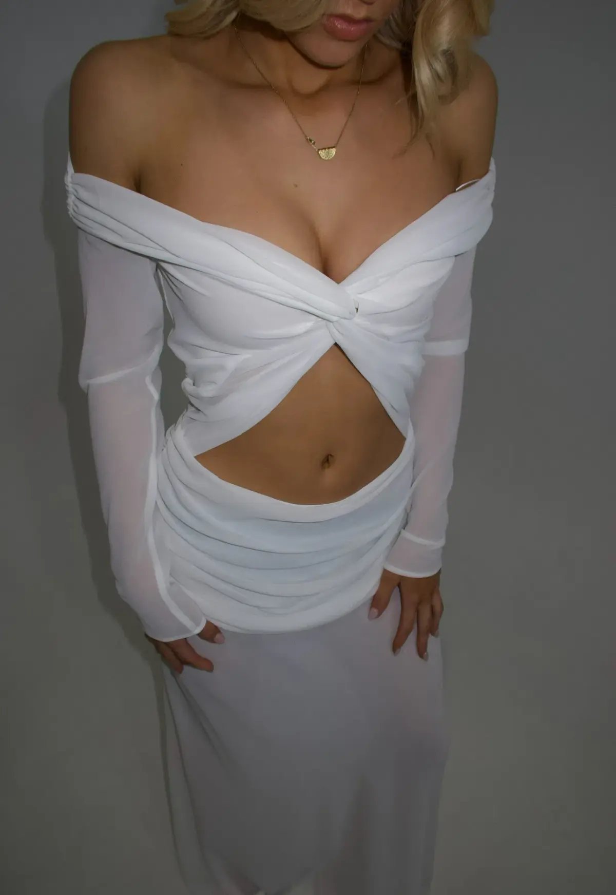 Emily Gown White Natalie Rolt Size AU 6 photo 4