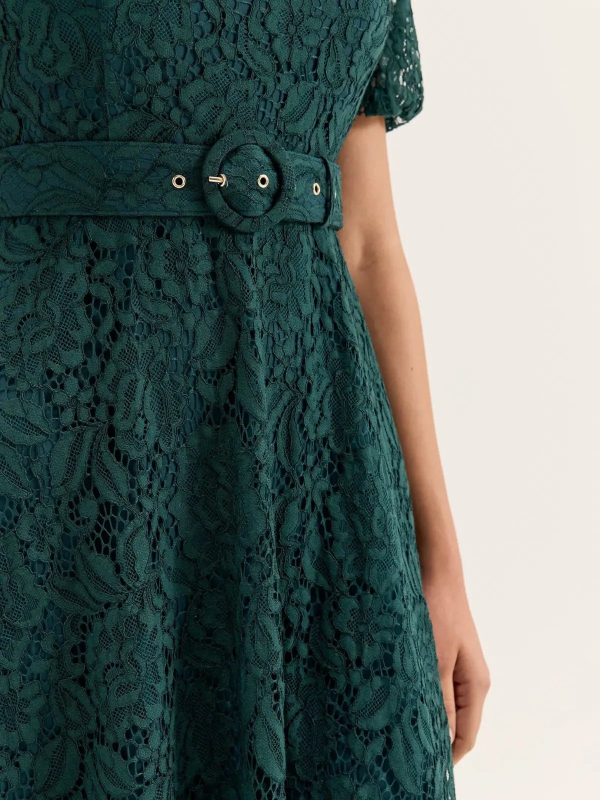 Review Emerald Short Puff Sleeves Avette Lace Knee Length Dress Green Size 12 photo 5