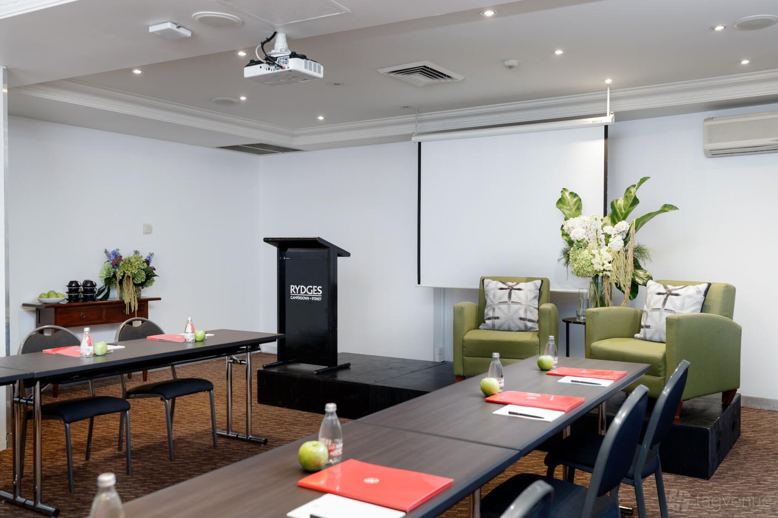 Bourke Lounge at Rydges Camperdown photo 3