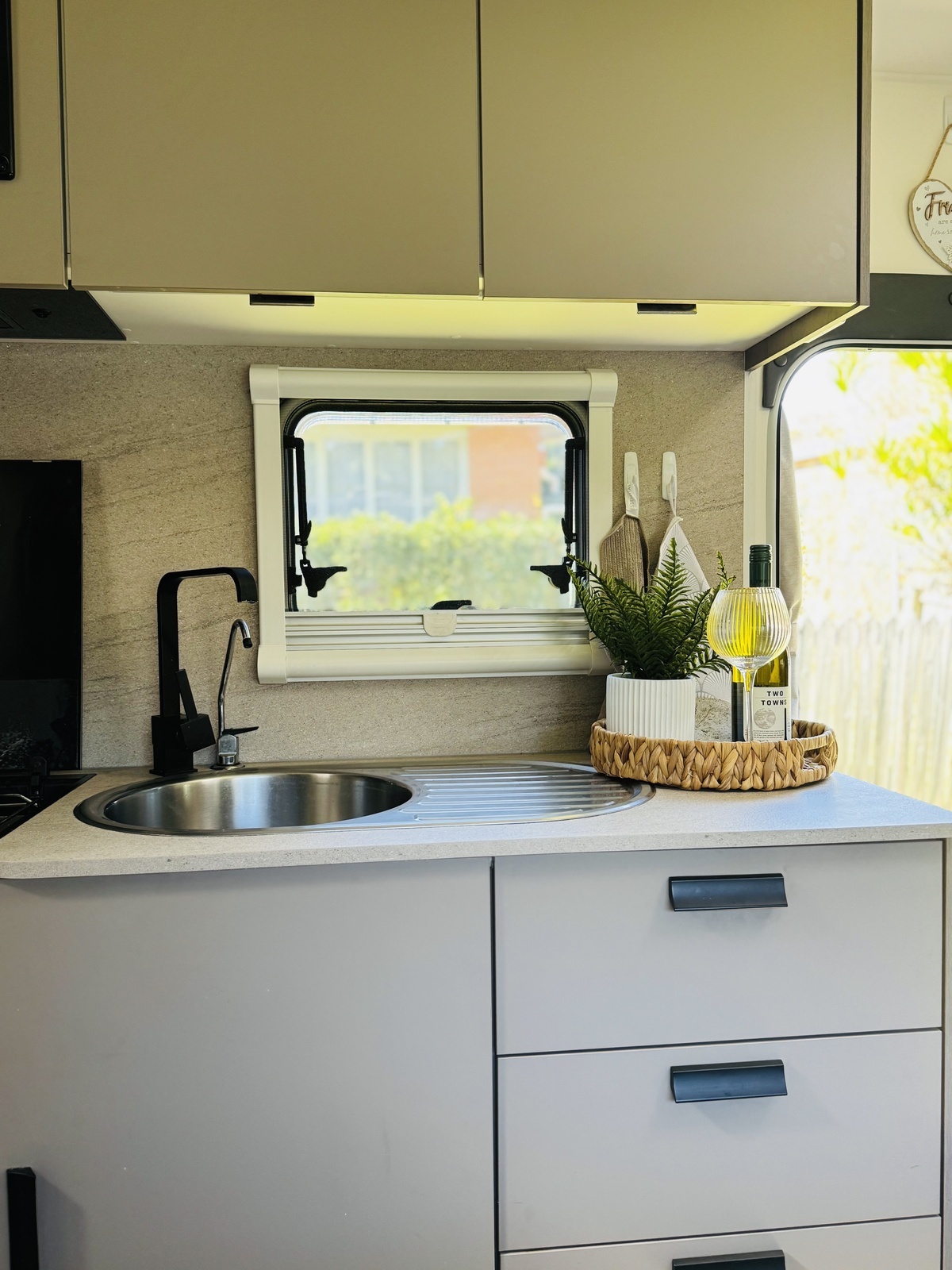 Epic Journey - 2024 Luxury 20 ft Family Caravan photo 6