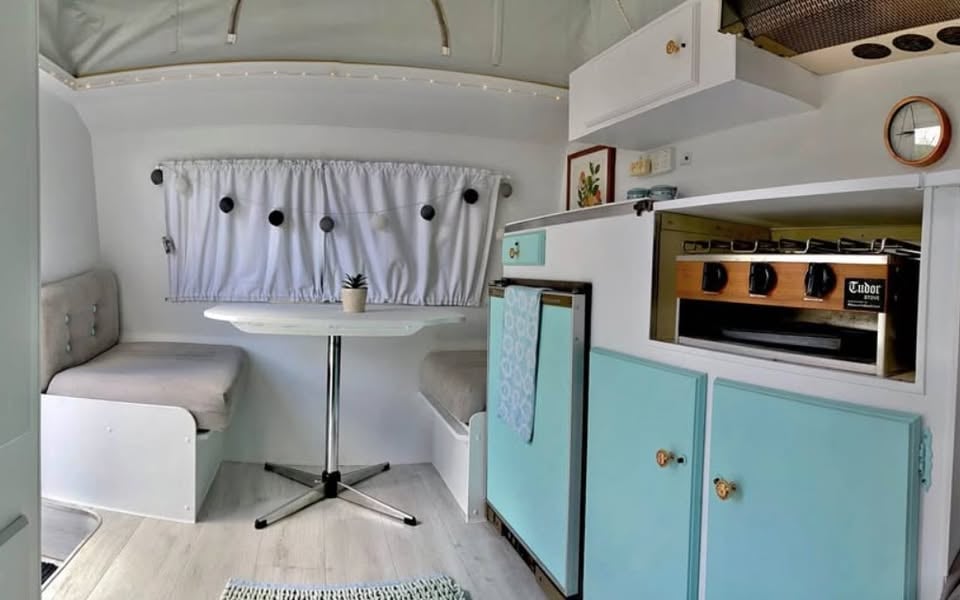 Renovated Retro Classic Windsor Weekender easy tow 12ft caravan photo 11