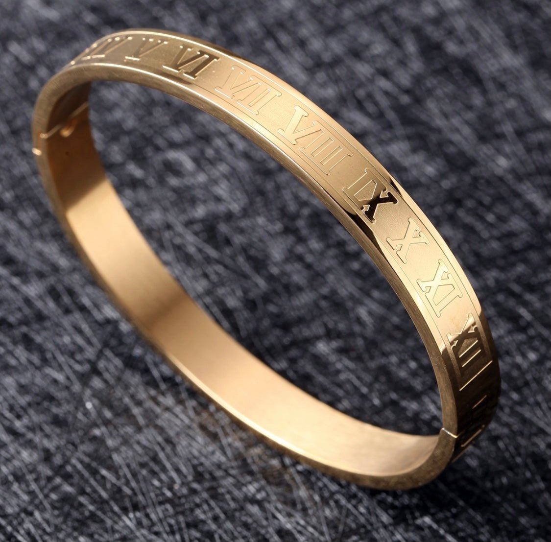 Roman Numero Gold Cuff photo 2