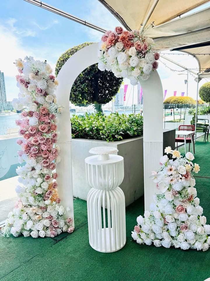 HIRE ARCHES & FLOWERS photo 5
