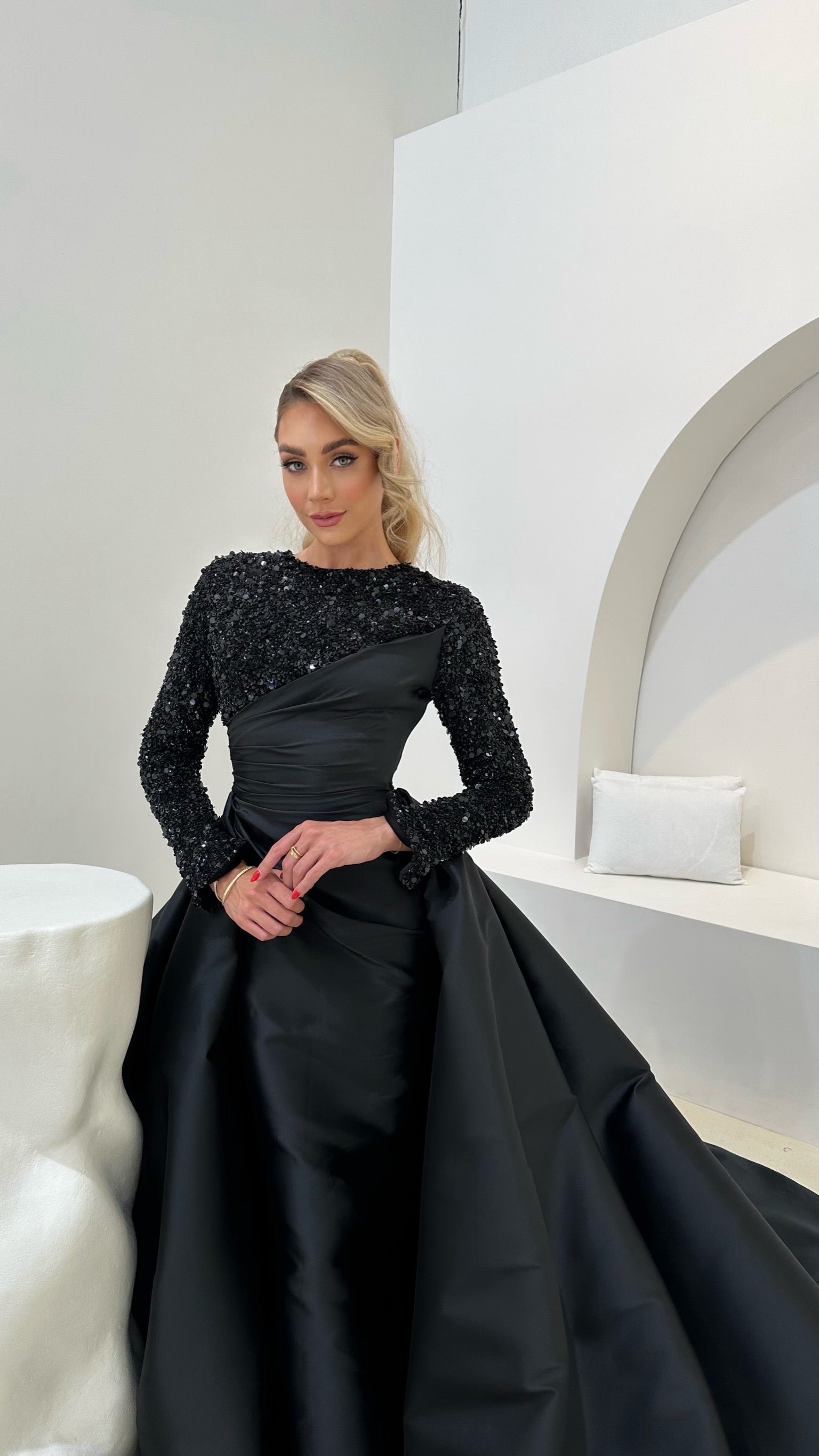 SAJA GOWN BLACK photo 8
