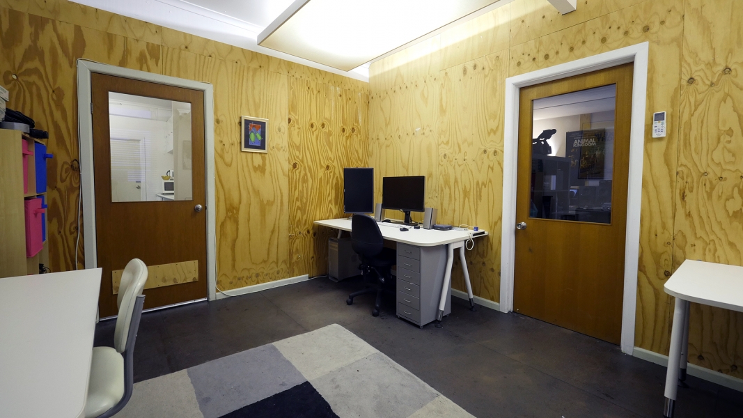 Desk/office space in creative studio in Fitzroy photo 2