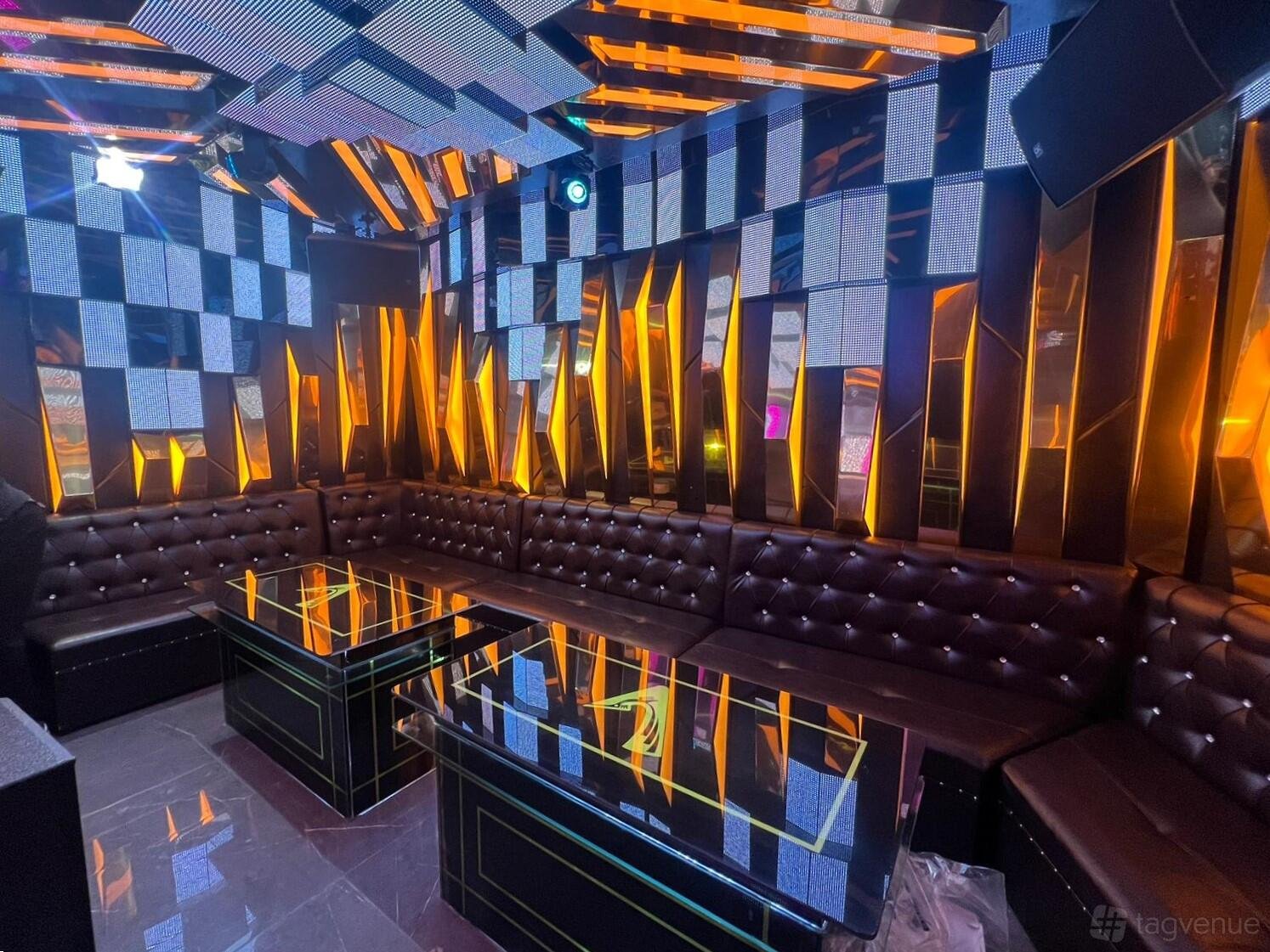 VIP 555 at Việt Phố Entertainment photo 2