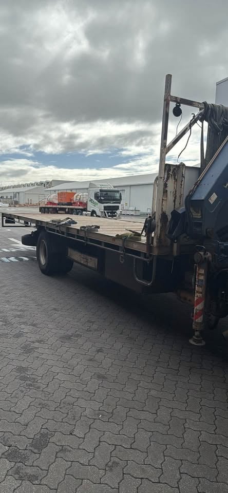Crane truck hire photo 2