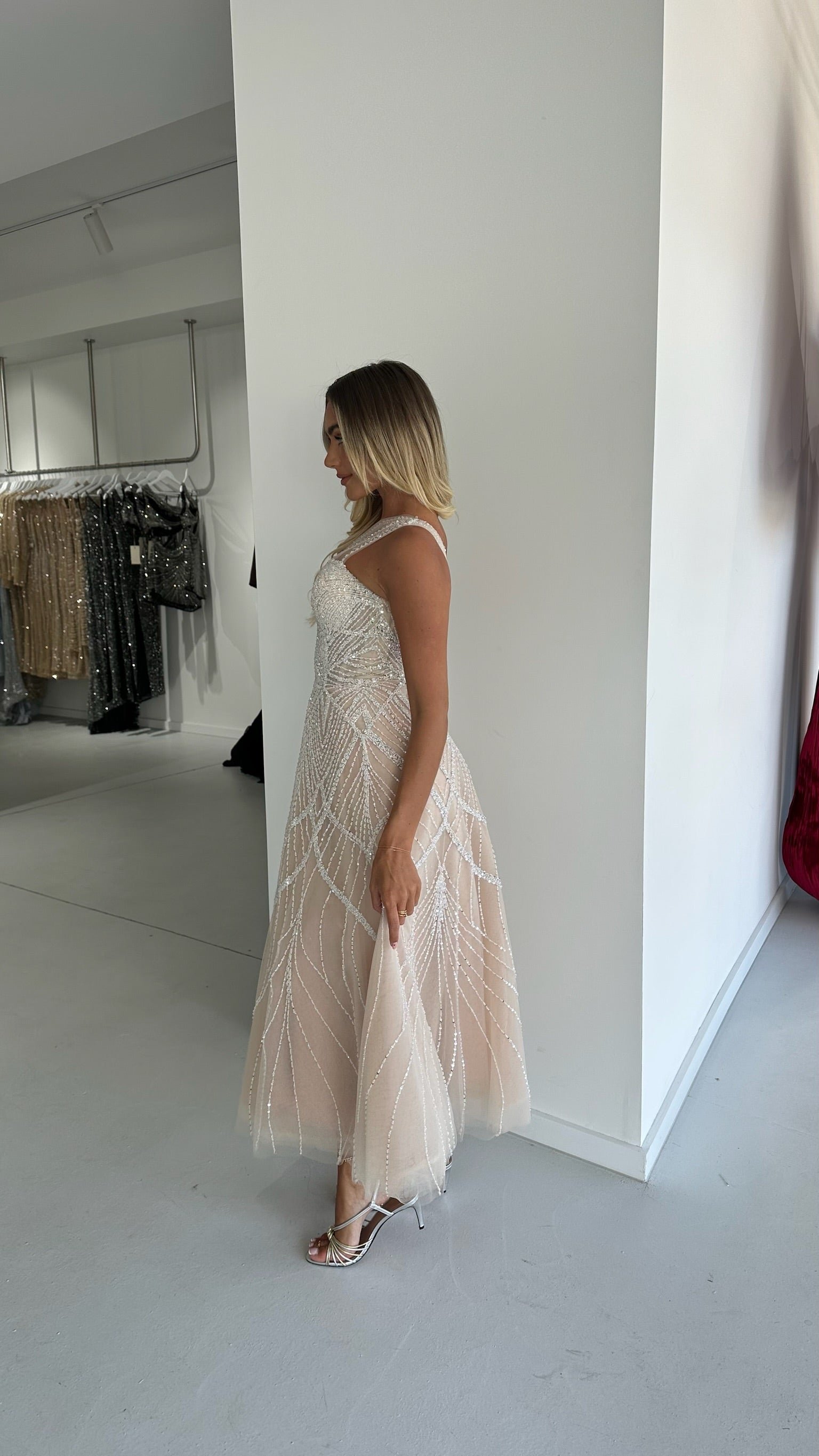 THE WINX MIDI DRESS NUDE photo 4
