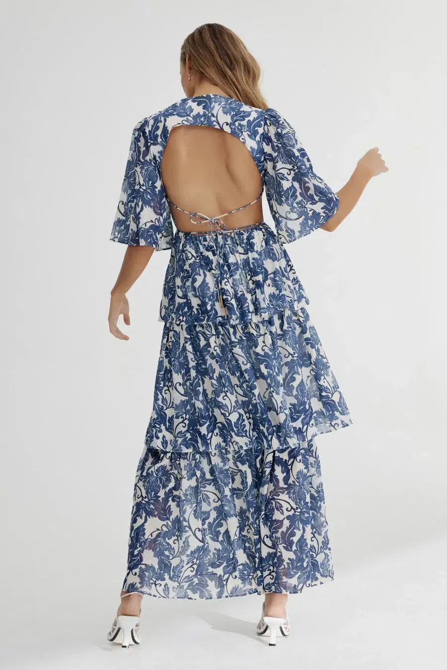 Significant Other Scarlett Maxi Dress Blue White Floral Size 6 photo 3