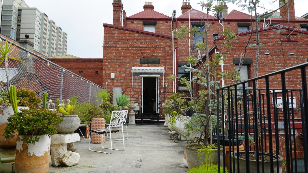 Ground floor private studio off Gertrude St photo 5