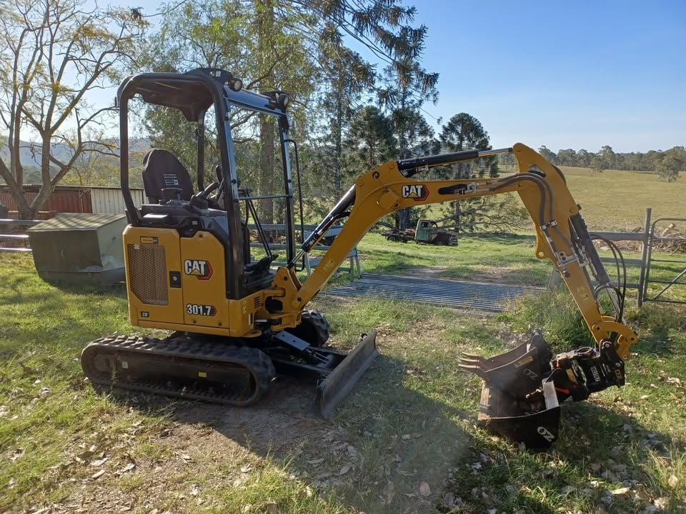 1.7t Excavator Digger Dry Hire photo 2