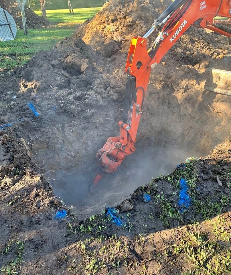 Excavator wet hire photo 4