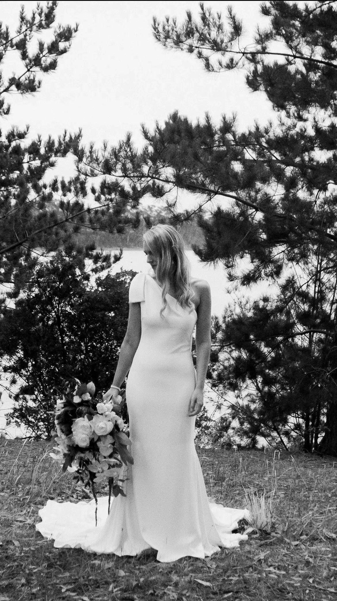 Enzoani One Shoulder Ivory Gown Size AU 10 photo 4