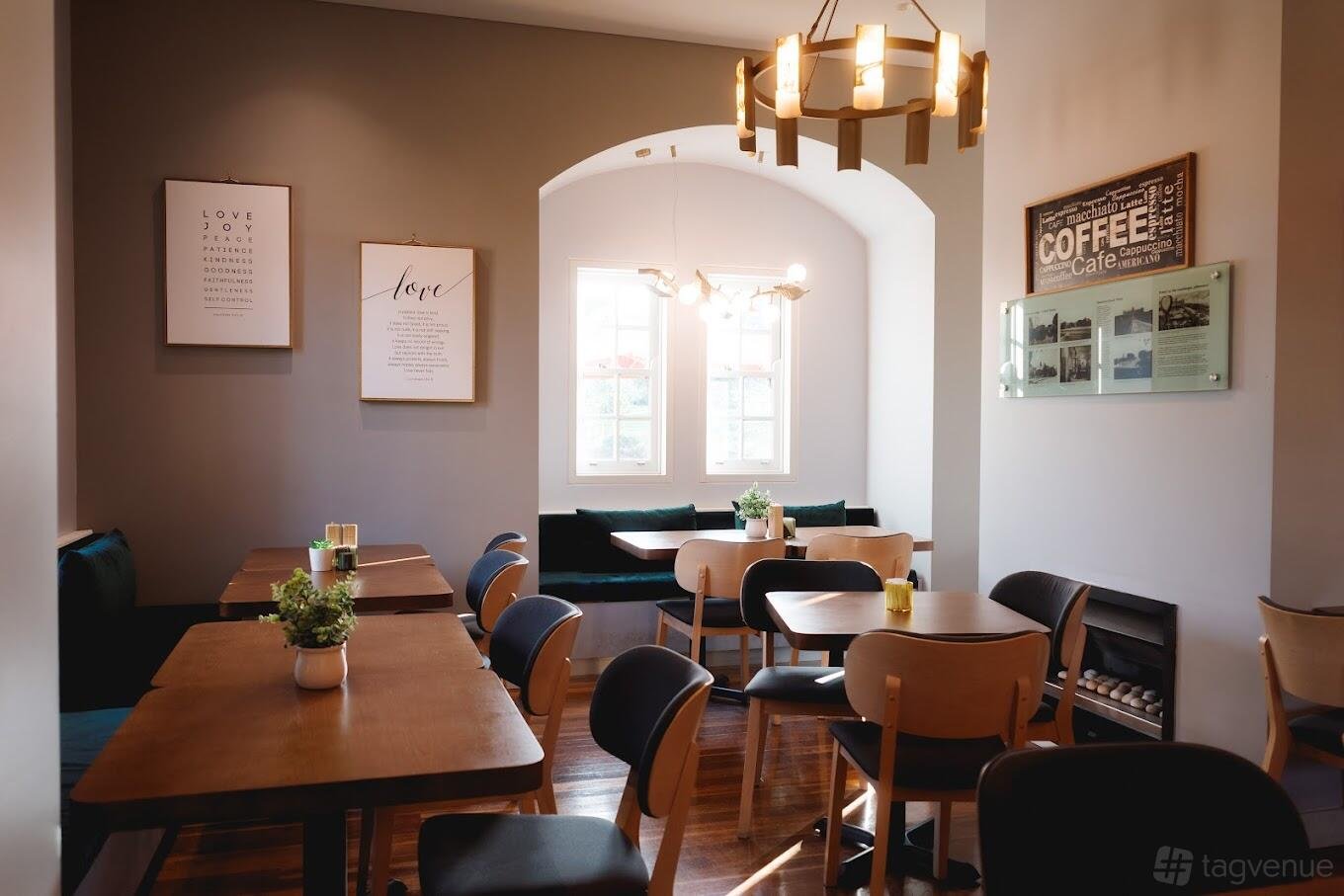 Entire Restaurant at Gardener's Lodge Cafe photo 2