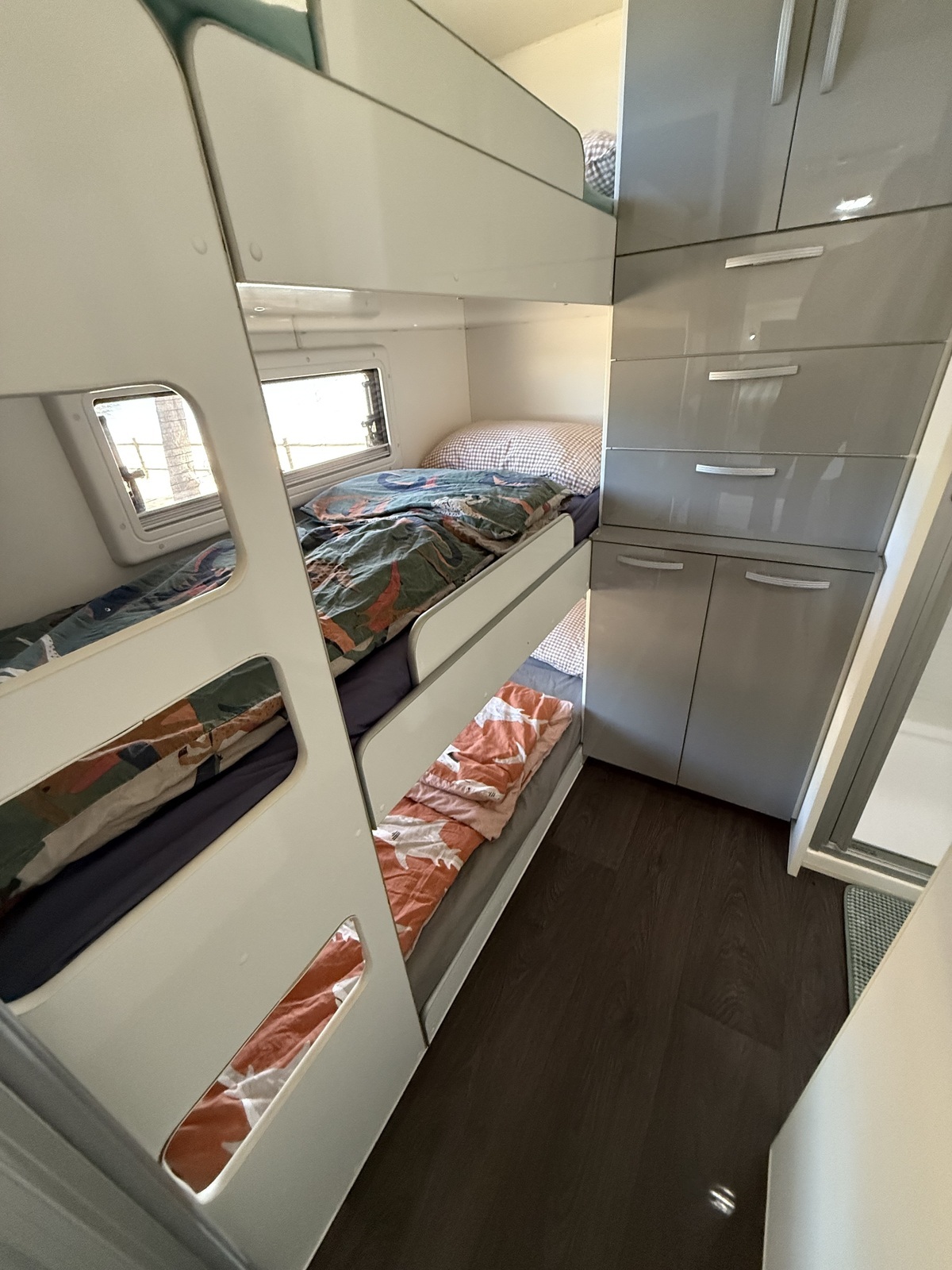 SUMMER HOLIDAY DREAMING WITH FULL SET UP TRIPLE BUNK - BLACK BETTY - BOOK ME FOR A MONTH IN JAN 2026'! photo 16