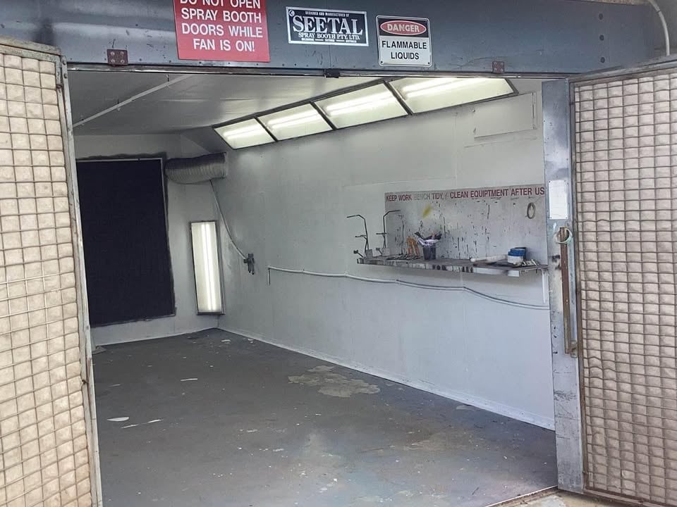 Spray booth for hire photo 4