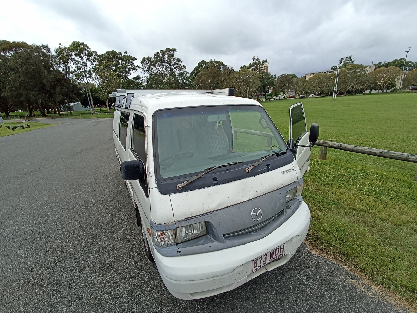 Mazda e2000i photo 4