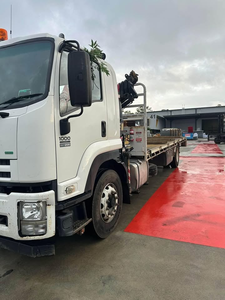 Crane truck for hire photo 4