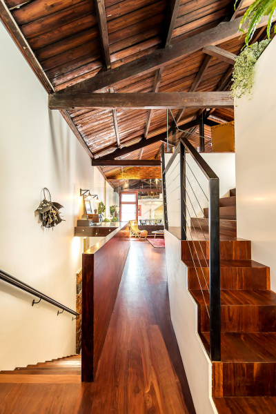 Award Winning Warehouse Apartment photo 5