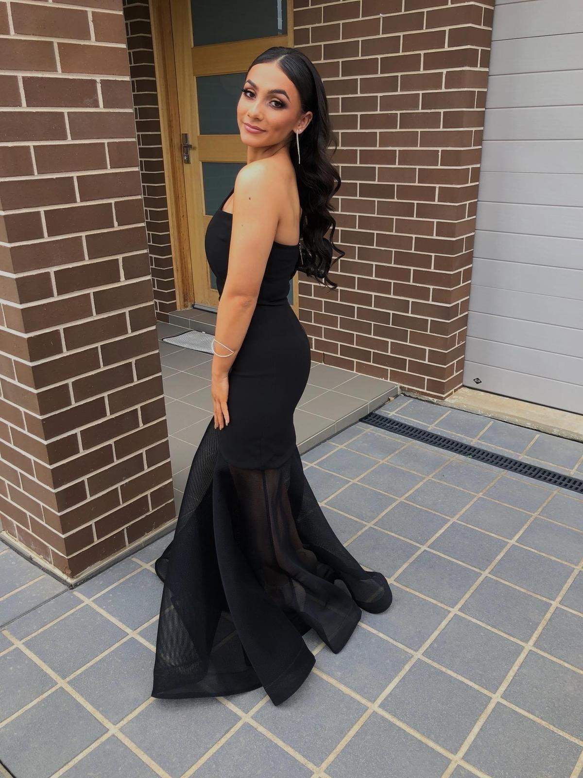 Bronx and Banco Black Gown Size 6 photo 4