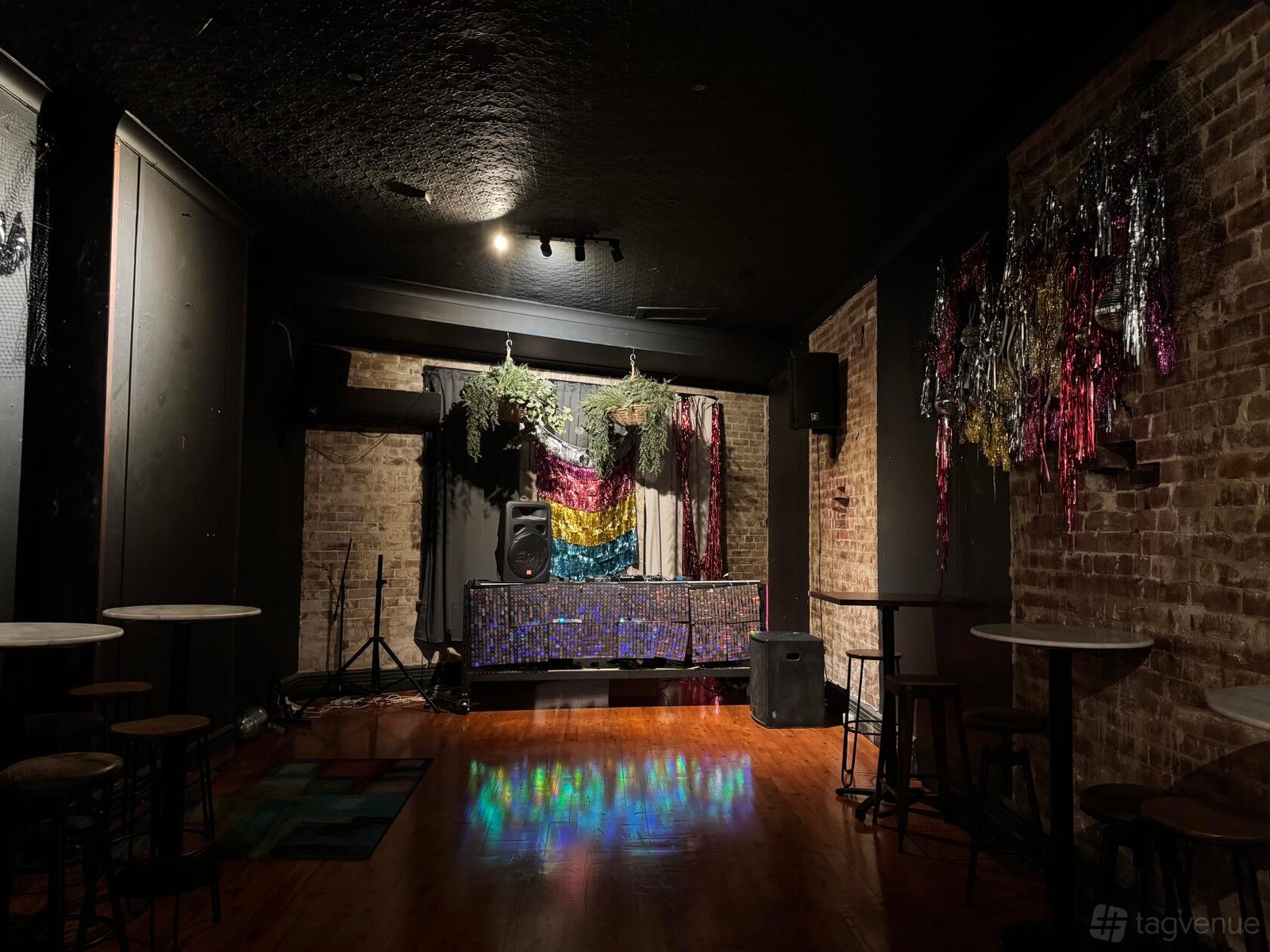 Entire Venue at Tiki33 Bar photo 3