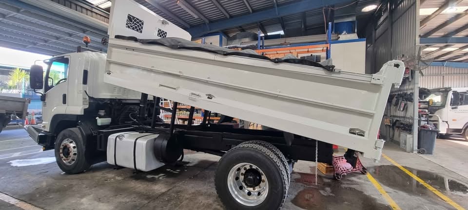 8T tipper truck hire photo 3
