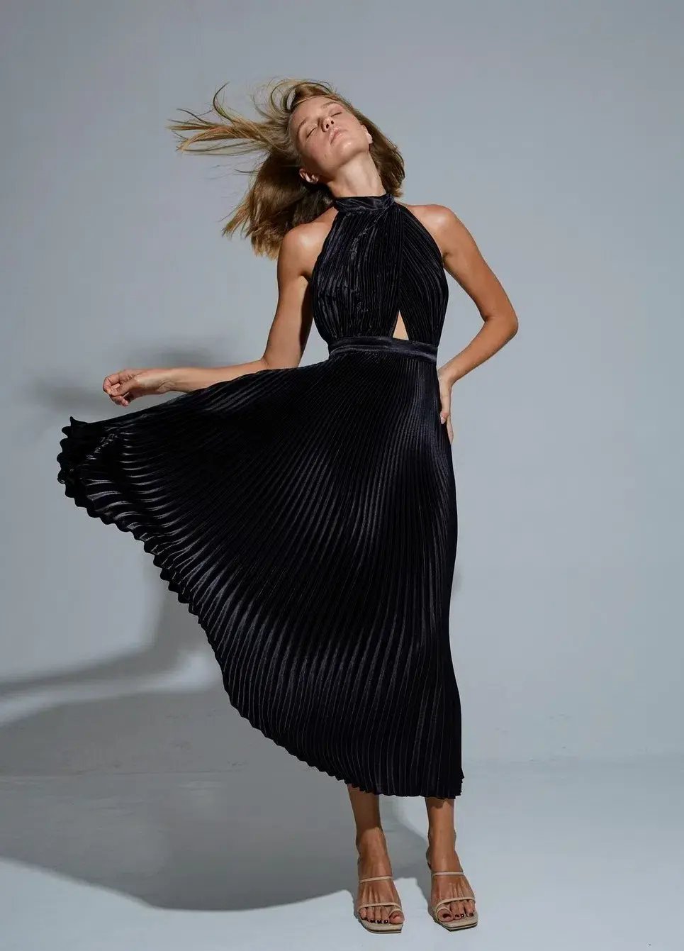 L'Idee Renaissance Gown Noir Size 8 photo 2