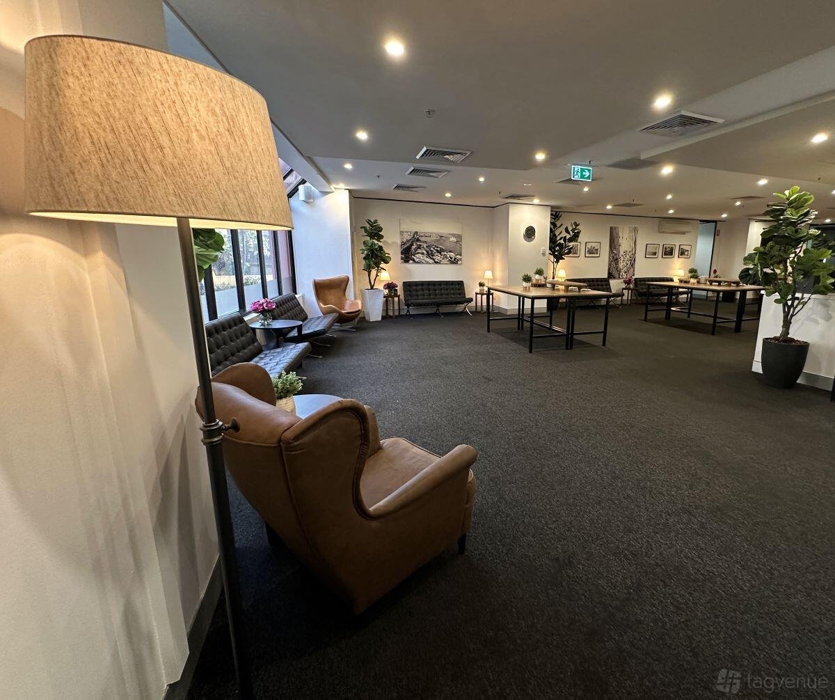 Medium Room at Karstens Sydney photo 6