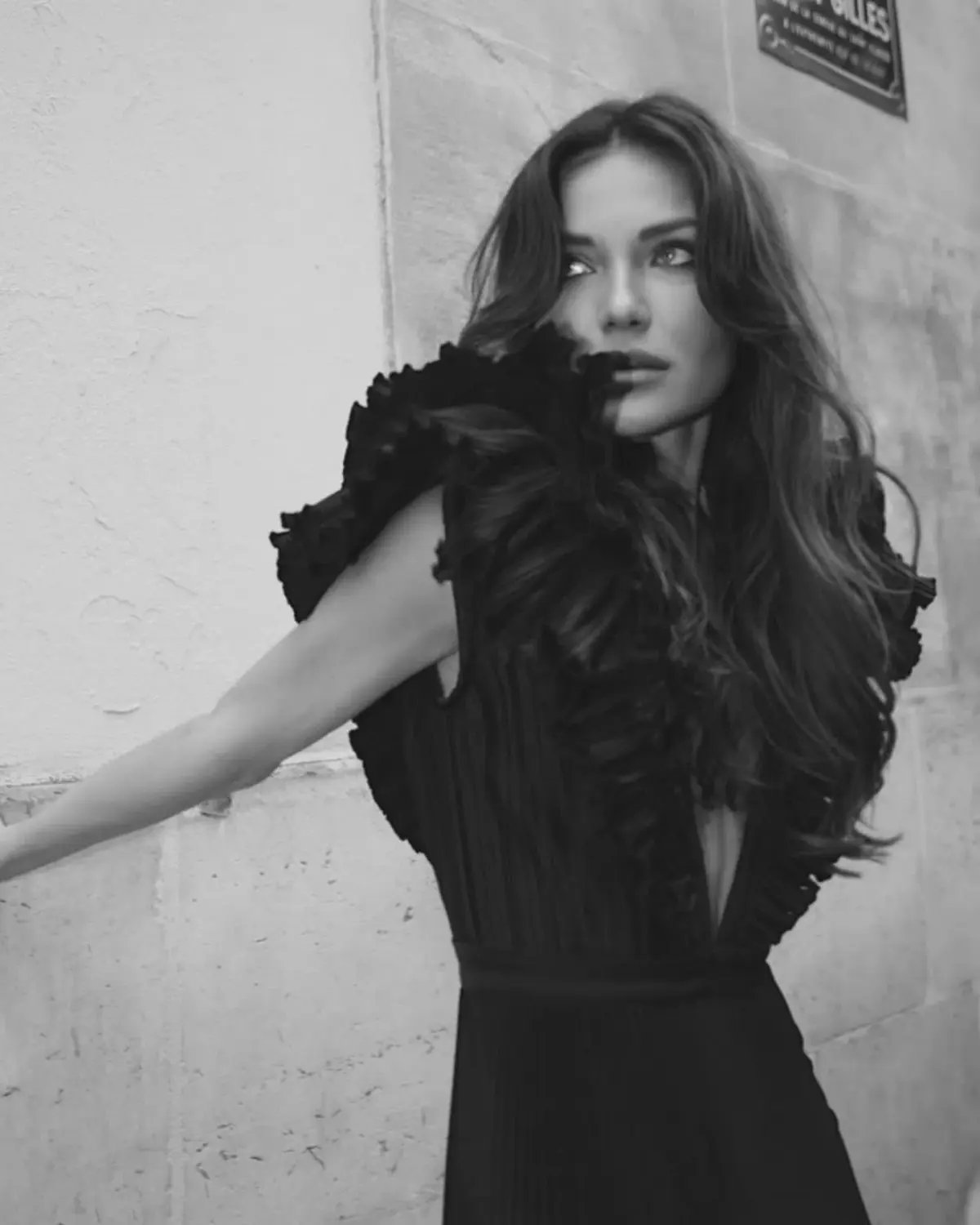 L'Idee Tuileries Split Gown in Noir Size 8 photo 5